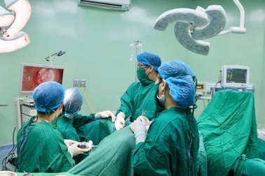 Hai bé gái có tử cung đôi và một quả thận