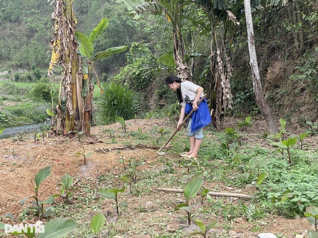 Gia đình khổ tận cùng: Chồng bại liệt và lao phổi, vợ tâm thần mắc ung thư - 4 Gia đình khổ tận cùng: Chồng bại liệt và lao phổi, vợ tâm thần mắc ung thư - 4
