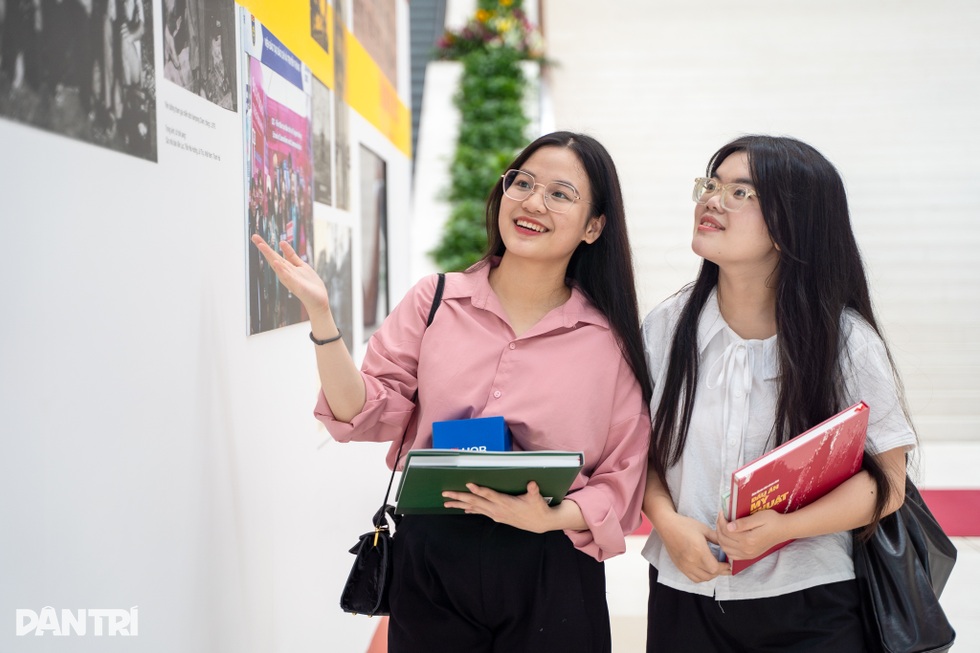 Gen Z nối dài ngòi bút cách mạng trên mặt trận số - 2