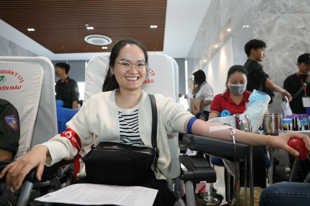 Người đàn ông 40 tuổi hơn 50 lần hiến máu - 3 Người đàn ông 40 tuổi hơn 50 lần hiến máu - 3