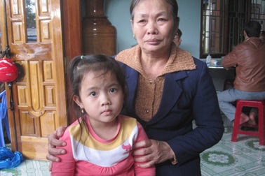 Hai cô giáo bị lũ cuốn: “Sao mẹ không về?” 