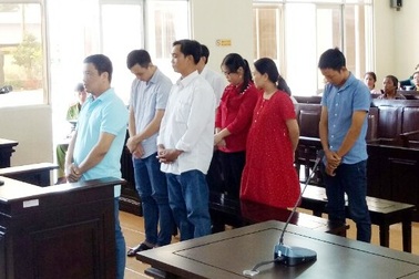 Nguyên lãnh đạo và cấp dưới Phòng giao dịch ngân hàng Kiên Long hầu tòa