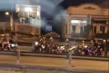 Gần 50 thanh niên lăm lăm mã tấu dàn trận chém nhau ở Sài Gòn