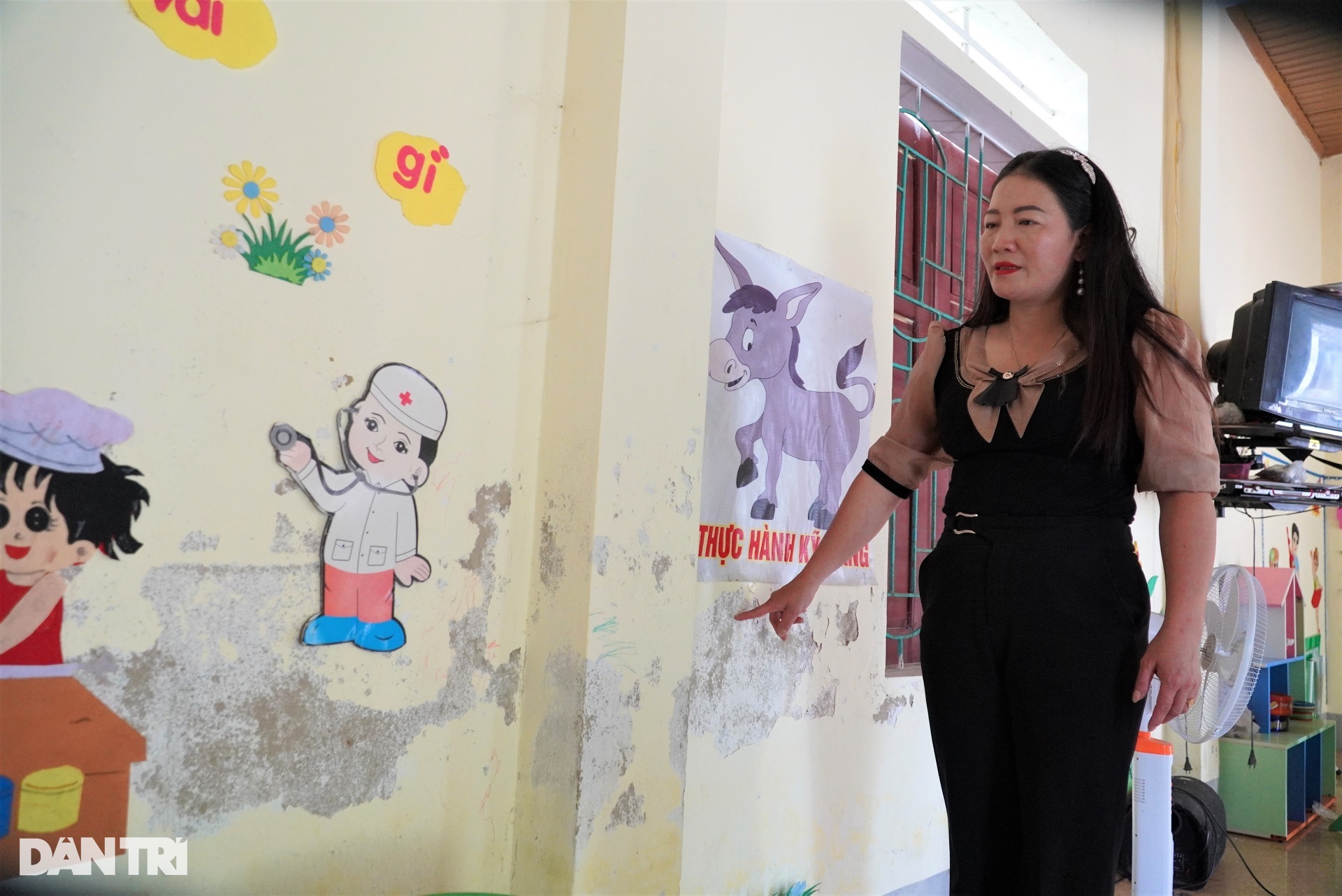 Hàng chục trẻ mầm non miền núi chen chúc trong phòng học xuống cấp - 15 Hàng chục trẻ mầm non miền núi chen chúc trong phòng học xuống cấp - 15