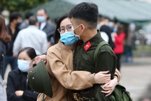 Xúc động khoảnh khắc tân binh thủ đô lên đường nhập ngũ