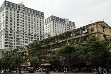 Sự tương phản trên những con đường đắt giá