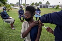 Omicron trở thành biến chủng trội ở Nam Phi