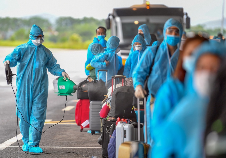 Sân bay Vân Đồn đón 278 công dân Việt Nam từ châu Âu về nước an toàn - 5 Sân bay Vân Đồn đón 278 công dân Việt Nam từ châu Âu về nước an toàn - 5