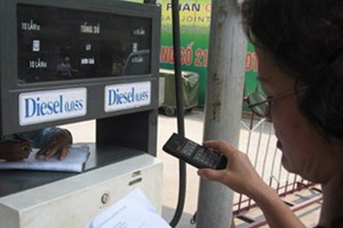 Giữ giá xăng, giảm 400 đồng/lít dầu diezel