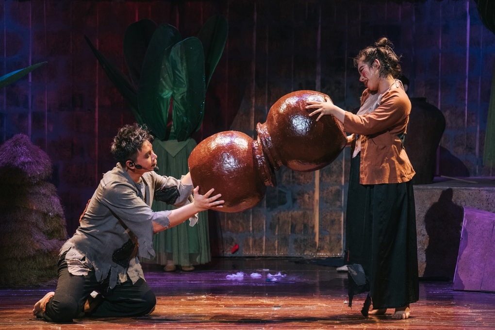 Đông Hùng và con gái nghệ sĩ Thanh Thanh Hiền hóa Chí Phèo - Thị Nở - 2 Đông Hùng và con gái nghệ sĩ Thanh Thanh Hiền hóa Chí Phèo - Thị Nở - 2