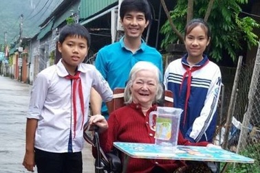 Học trò vùng cao sáng chế xe lăn đặc biệt giúp phục hồi chức năng cho người bệnh