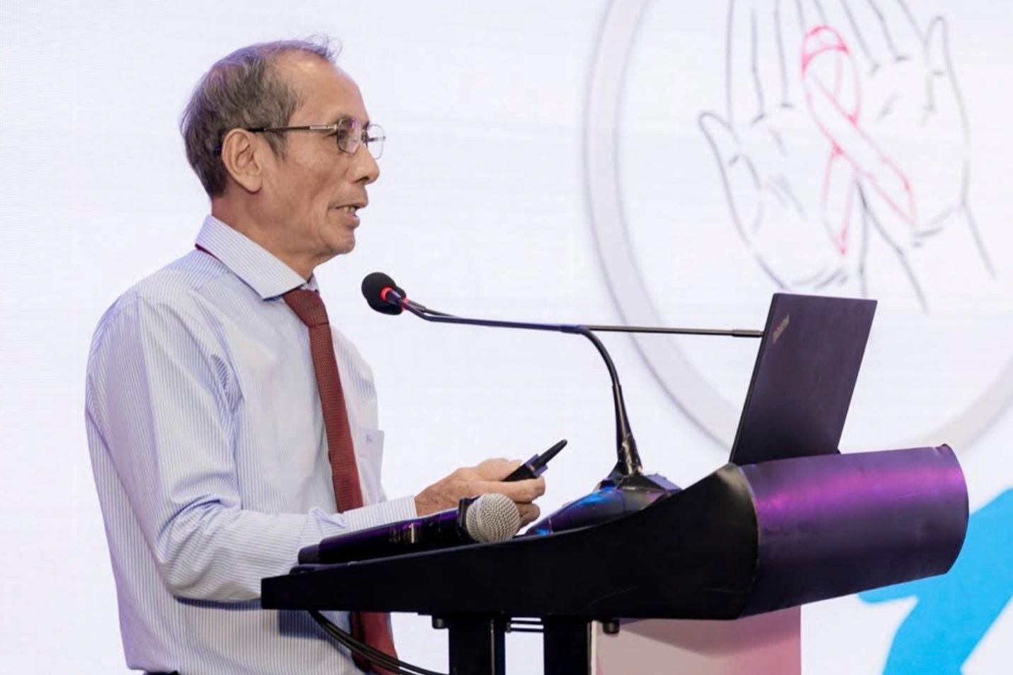 Vợ và cha mất vì ung thư, người đàn ông bàng hoàng phát hiện ung thư lưỡi - 2