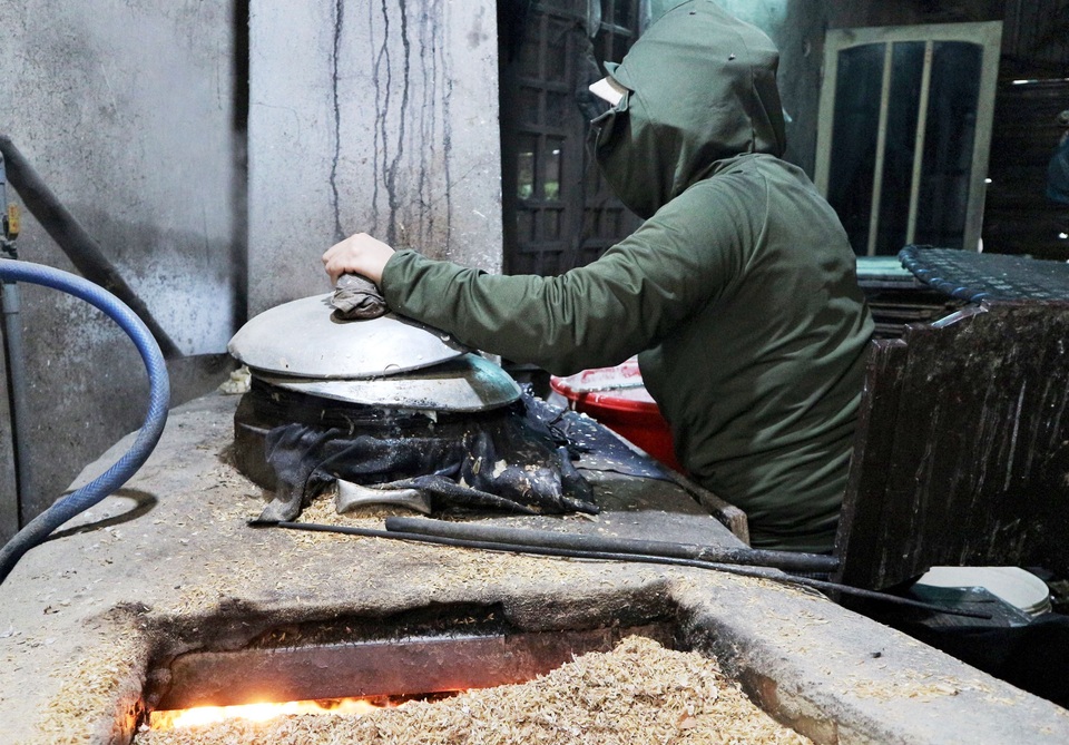Làng nghề bánh tráng vào Tết: Đỏ lửa ngày đêm vẫn không kịp bán - 1 Làng nghề bánh tráng vào Tết: Đỏ lửa ngày đêm vẫn không kịp bán - 1