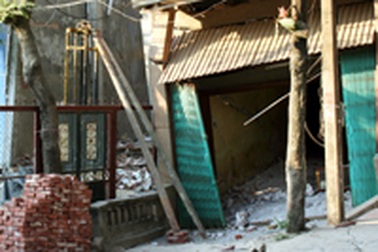 Vụ sụt, lún đất ở Hà Nội: Thêm 2 ngôi nhà bị nứt