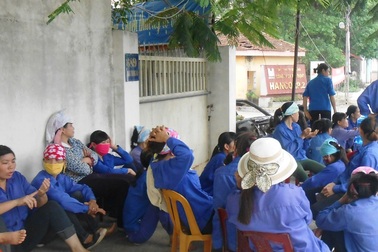 Thanh Hóa: Công nhân nhà máy gạch ngừng việc đòi lương, bảo hiểm xã hội