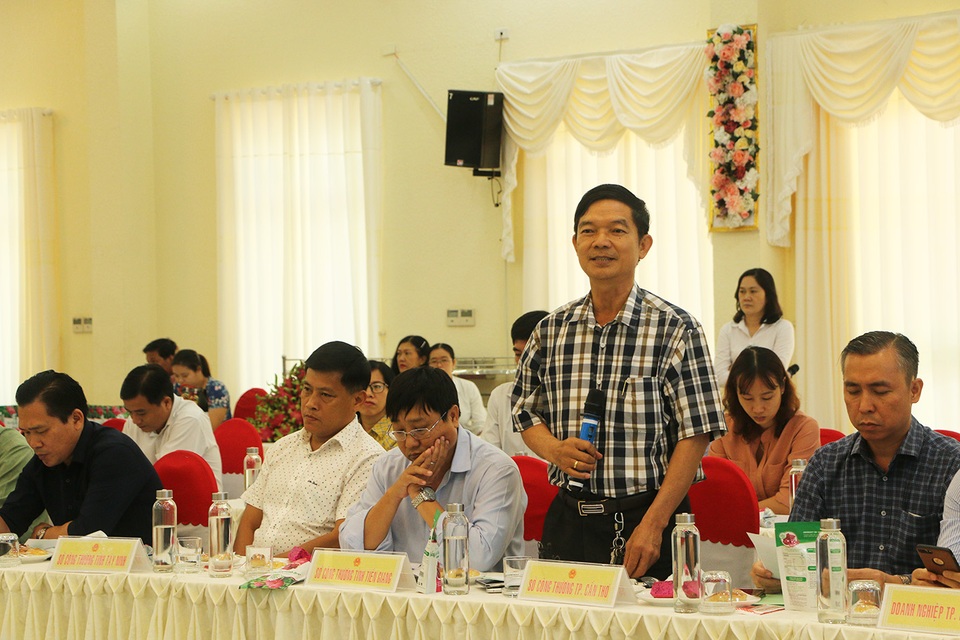 Người trồng thanh long chết đứng vì virus Corona - 3 Người trồng thanh long chết đứng vì virus Corona - 3