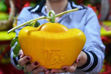 TPHCM: Săn trái cây "độc, lạ" phục vụ "thượng đế" ngày Tết