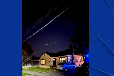 Mỹ: Xôn xao vệt sáng bí ẩn trên bầu trời California