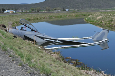 Tiêm kích F-15 của Mỹ lao xuống mương