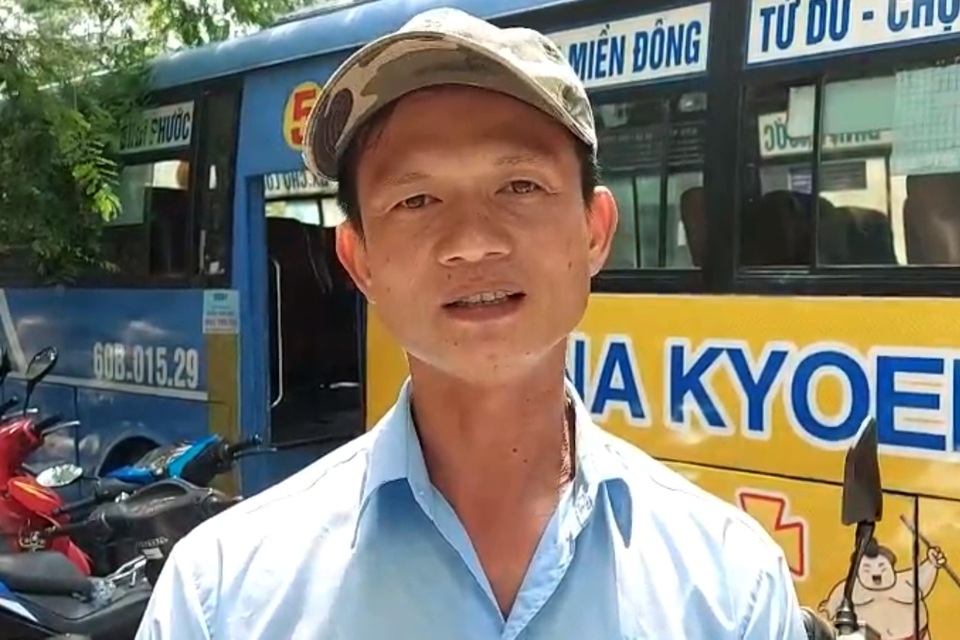 Tài xế xe buýt kể lại thời khắc bị thanh niên ngáo đá cầm dao khống chế - 1 Tài xế xe buýt kể lại thời khắc bị thanh niên ngáo đá cầm dao khống chế - 1