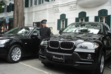 Euro Auto bàn giao xe BMW cho Sofitel Metropole