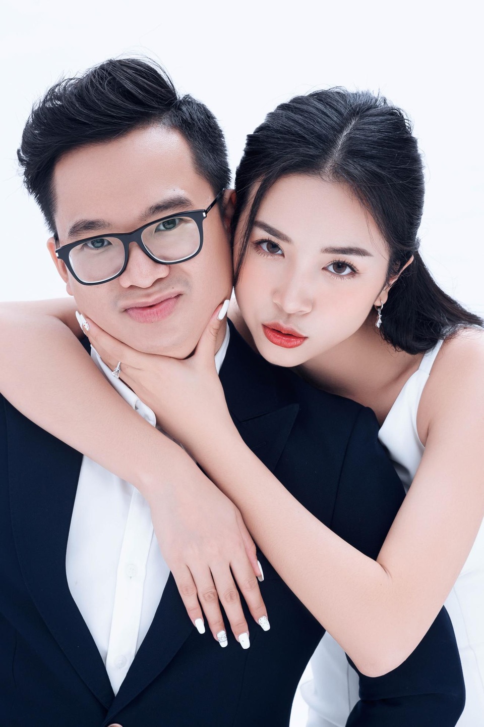 Á hậu Thúy An bất ngờ tung ảnh cưới và công bố kết hôn cùng chồng Tiến sĩ - 6 Á hậu Thúy An bất ngờ tung ảnh cưới và công bố kết hôn cùng chồng Tiến sĩ - 6
