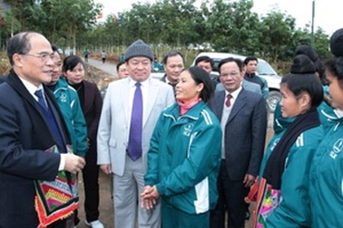 Chủ tịch Quốc hội chúc Tết tại Thủy điện Sơn La