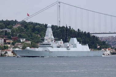 Nga bắn cảnh cáo, thả bom xua tàu chiến Anh ở Biển Đen