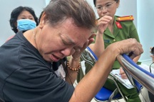 Cụ bà 70 tuổi tìm hài cốt liệt sĩ: "Không phải ba cũng là người của mình"