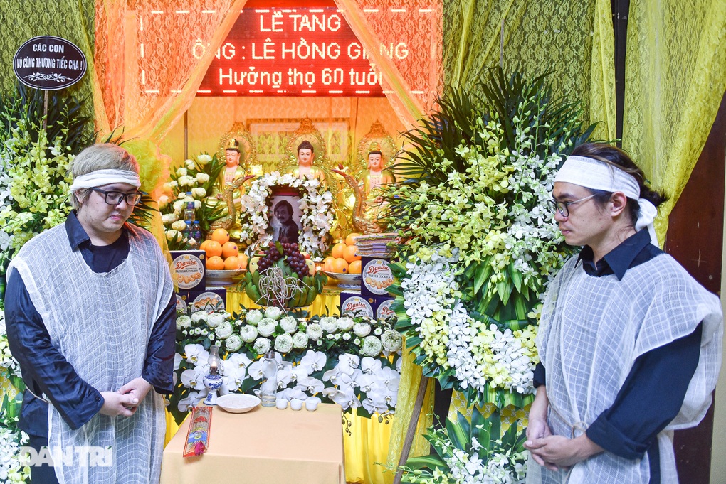 Con gái Giang Còi tiết lộ lí do làm tang lễ cho bố sau một năm qua đời - 2 Con gái Giang Còi tiết lộ lí do làm tang lễ cho bố sau một năm qua đời - 2