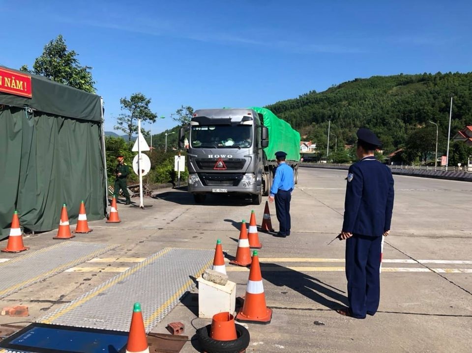 Hơn 30 cán bộ, nhân viên trạm cân xe 10 tháng mòn mỏi chờ lương - 2 Hơn 30 cán bộ, nhân viên trạm cân xe 10 tháng mòn mỏi chờ lương - 2