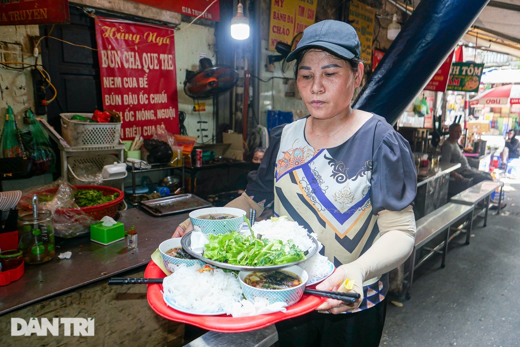 Vụ bún chả 35.000 đồng: Ở đây chúng tôi bán thế thì hôm sau đóng cửa - 6 Vụ bún chả 35.000 đồng: Ở đây chúng tôi bán thế thì hôm sau đóng cửa - 6