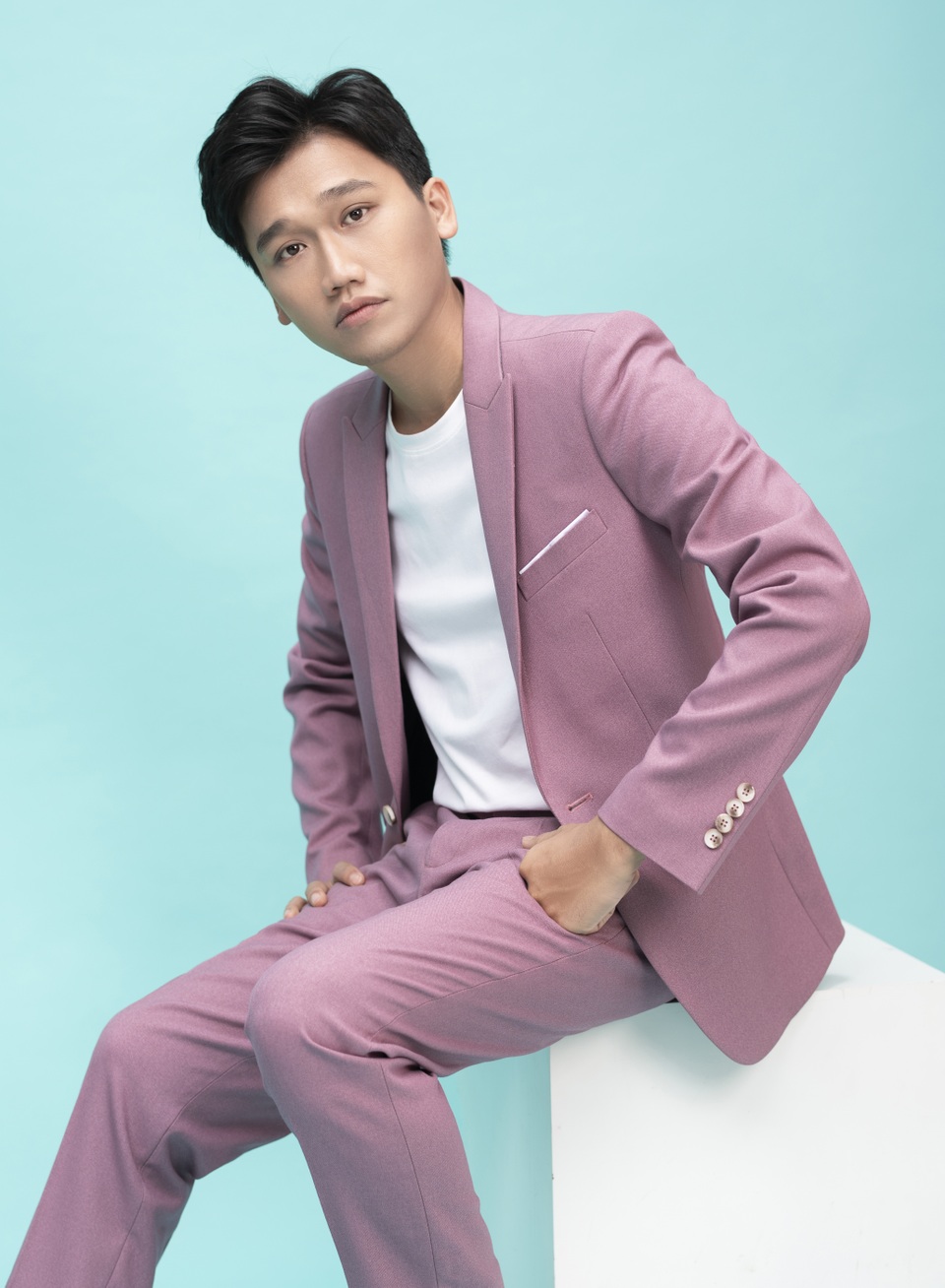 Xuân Nghị và quá khứ đi bưng bê, ngủ gác xép, ăn cháo qua ngày - 1 Xuân Nghị và quá khứ đi bưng bê, ngủ gác xép, ăn cháo qua ngày - 1