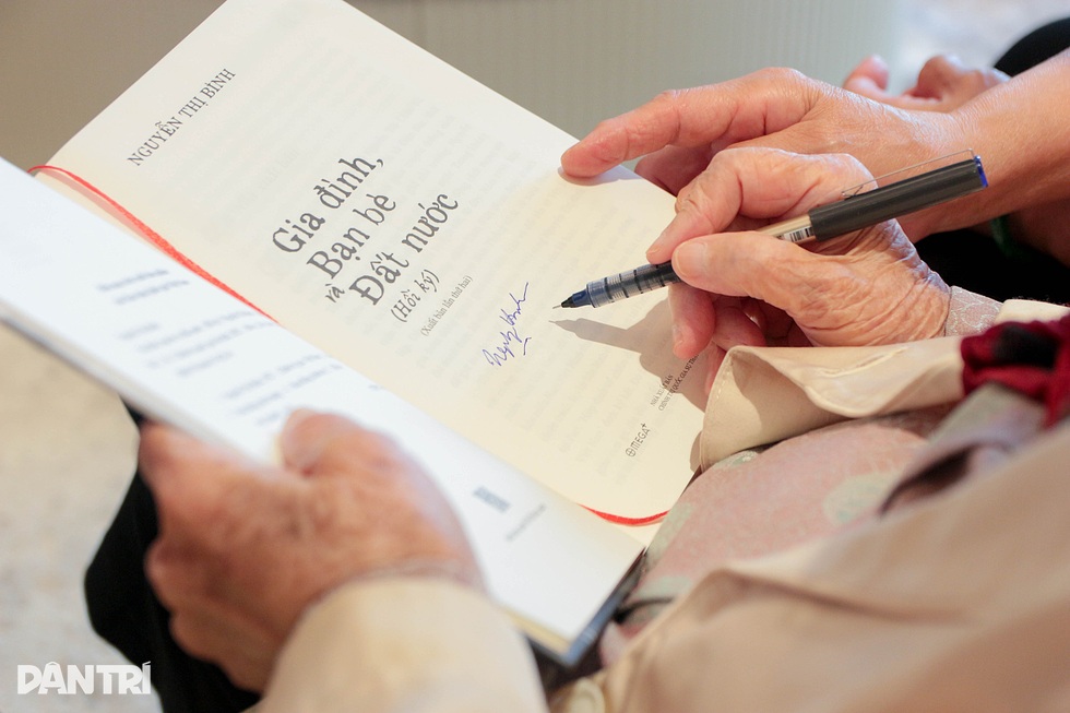 Đời thường của nguyên Phó Chủ tịch nước Nguyễn Thị Bình ở tuổi 99 - 10 Đời thường của nguyên Phó Chủ tịch nước Nguyễn Thị Bình ở tuổi 99 - 10