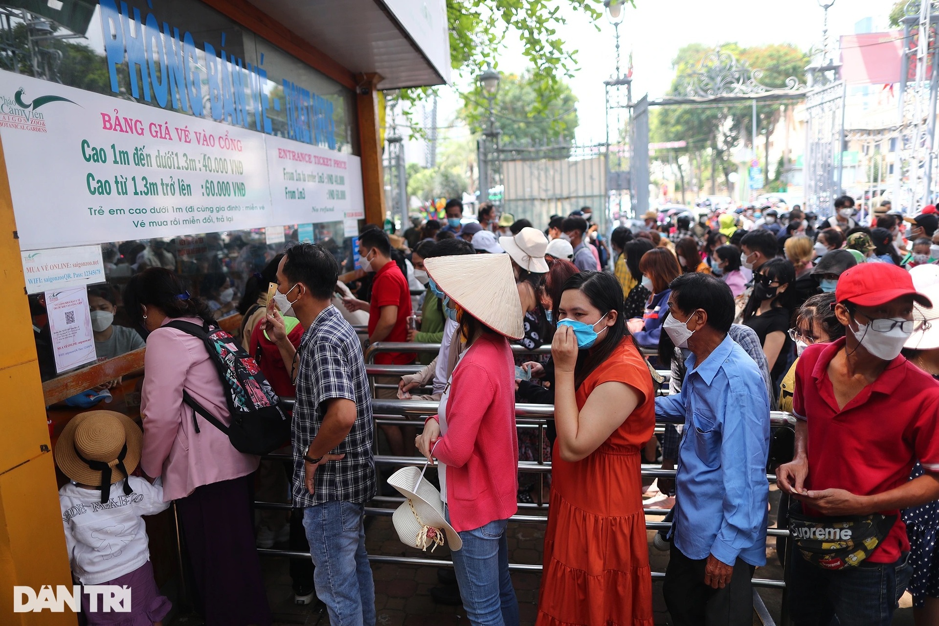Biển người chen chân vào Thảo Cầm Viên TPHCM dịp lễ giỗ Tổ Hùng Vương - 4 Biển người chen chân vào Thảo Cầm Viên TPHCM dịp lễ giỗ Tổ Hùng Vương - 4