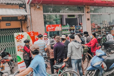 Doanh nghiệp Hà Nội cho ra đời bánh sandwich “giải cứu dưa hấu” trên thị trường