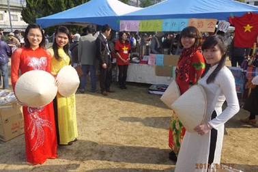 Sân chơi văn hóa của người Việt Nam trên xứ sở hoa anh đào