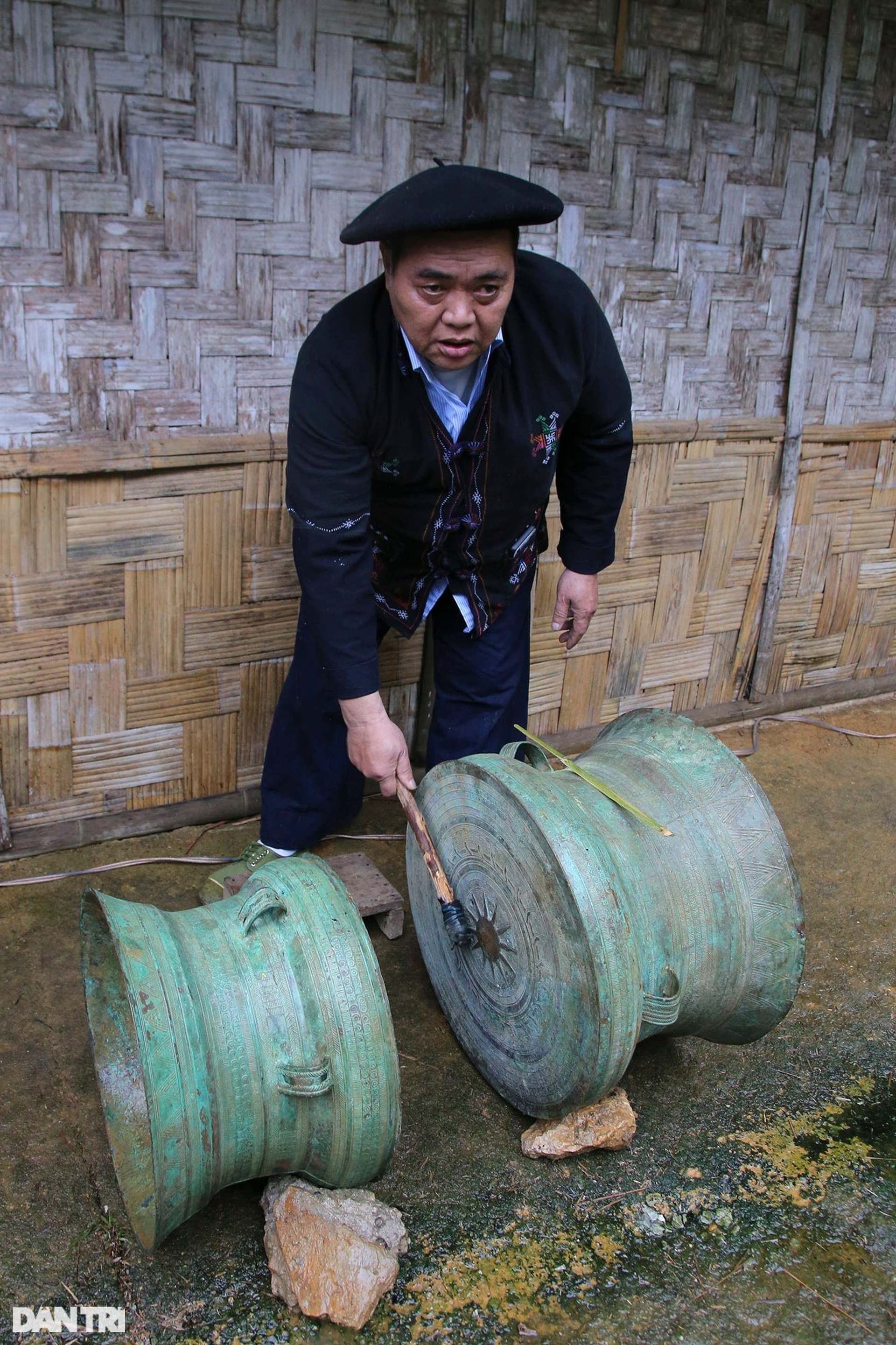 Tại Hà Nội xem tận mắt tục cúng tổ tiên của người Lô Lô ở Mèo Vạc - 10 Tại Hà Nội xem tận mắt tục cúng tổ tiên của người Lô Lô ở Mèo Vạc - 10