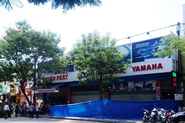 Hoảng hồn thấy vật lạ giống mìn tự chế trước cửa hàng xe máy