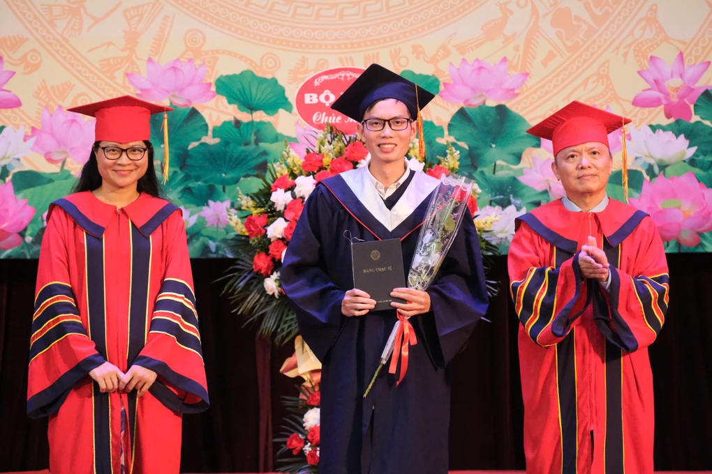 Thủ khoa kép Trường ĐH Y dược chọn ngành ung thư như giải bài toán khó - 1 Thủ khoa kép Trường ĐH Y dược chọn ngành ung thư như giải bài toán khó - 1