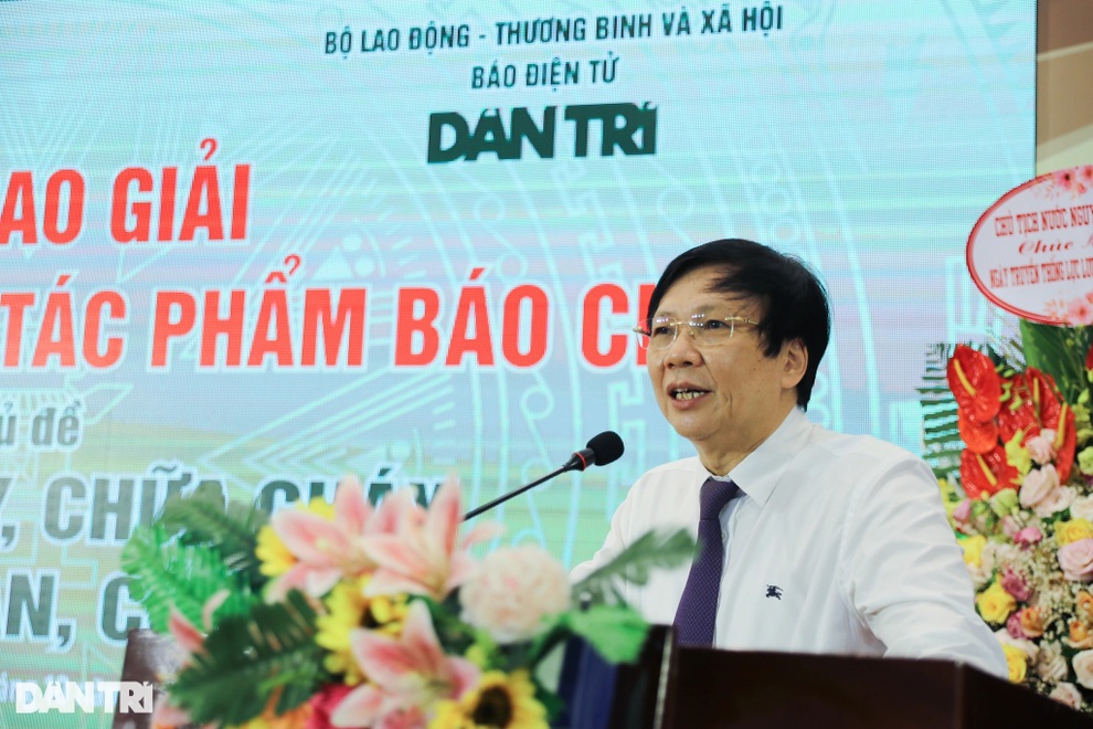 Trao giải cuộc thi ảnh và tác phẩm báo chí về chủ đề PCCC và cứu nạn cứu hộ - 2 Trao giải cuộc thi ảnh và tác phẩm báo chí về chủ đề PCCC và cứu nạn cứu hộ - 2