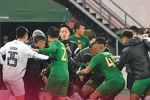 Cổ động viên châu Á chỉ trích màn ẩu đả giữa CLB Trung Quốc và Thái Lan