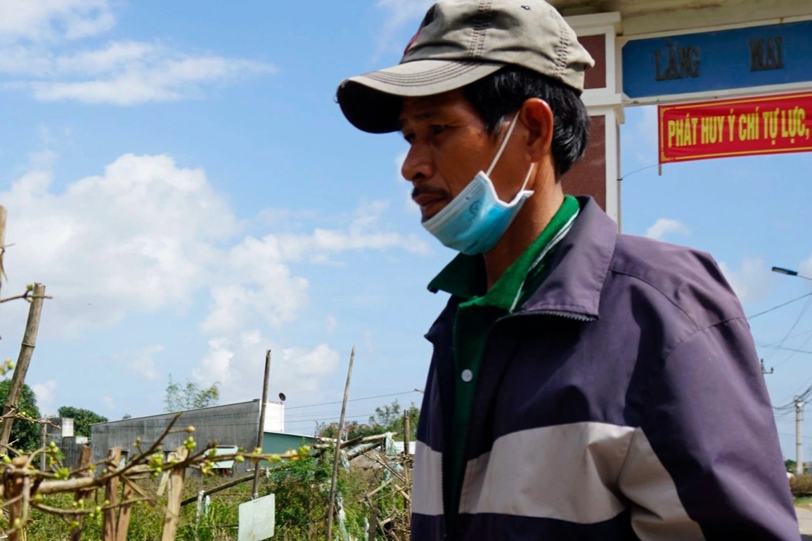 Vắng thương lái, người trồng mai ở thủ phủ lớn nhất miền Trung lo mất Tết - 6 Vắng thương lái, người trồng mai ở thủ phủ lớn nhất miền Trung lo mất Tết - 6