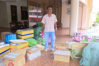 Bắt xe khách tuyến dài nhưng chở hàng hóa nghi nhập lậu