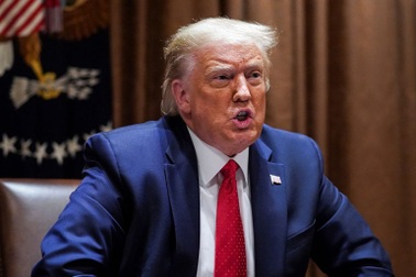 Ông Trump giận dữ vì luật sư bào chữa vòng vo tại phiên tòa luận tội