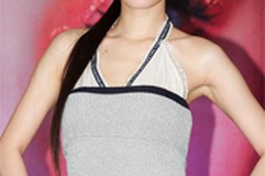 Nữ ca sĩ trẻ Trương Thiều Hàm bị đe dọa bắt cóc