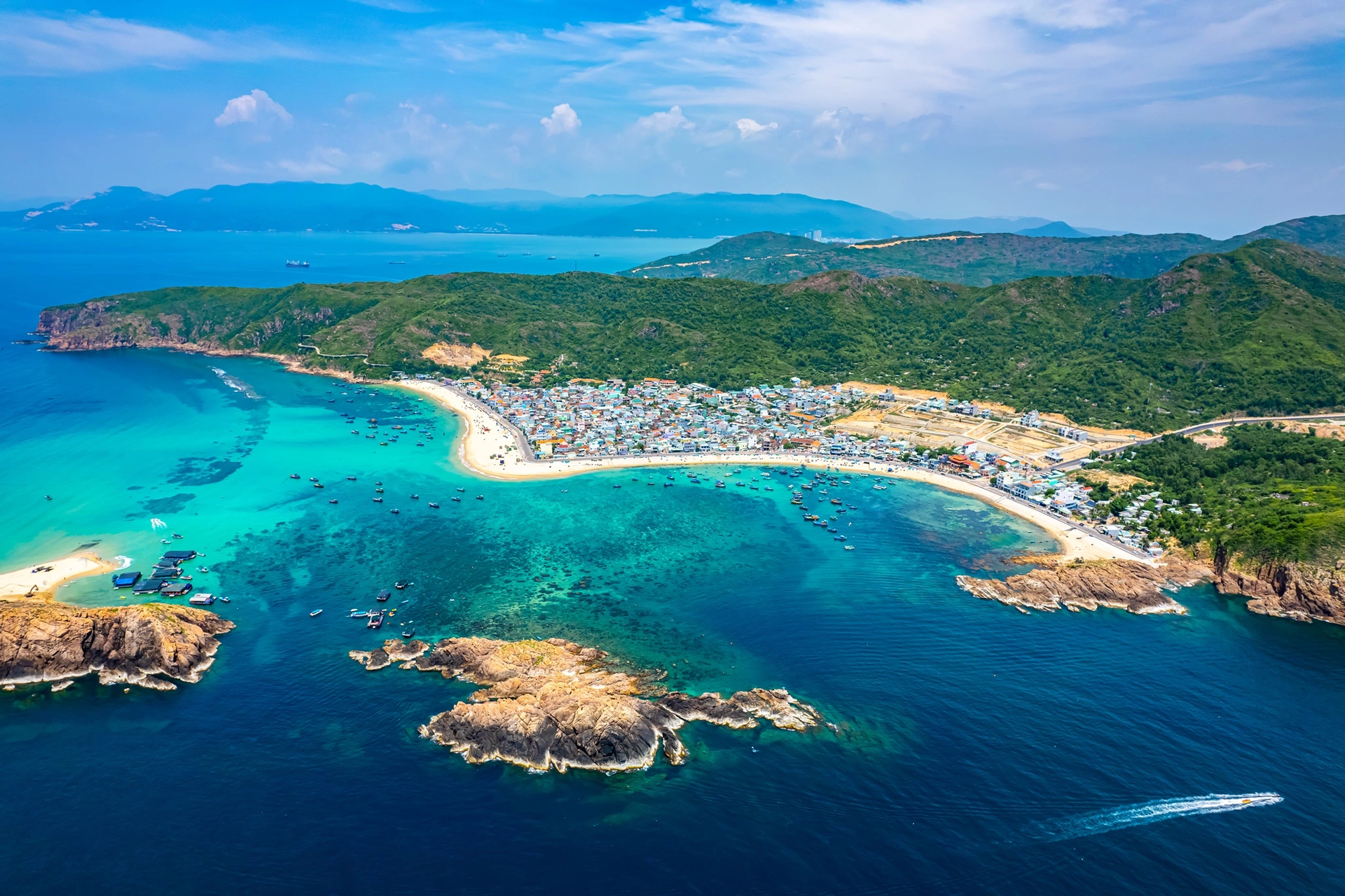 Bờ thành cổ dưới biển Quy Nhơn, mỗi tháng nhô lên khỏi mặt nước vài lần - 1 Bờ thành cổ dưới biển Quy Nhơn, mỗi tháng nhô lên khỏi mặt nước vài lần - 1