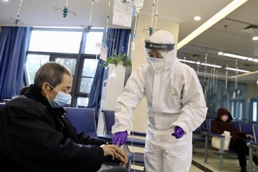 Số người mắc Covid-19 ở Italia, Iran tăng kỷ lục, Trung Quốc chỉ thêm 44 ca