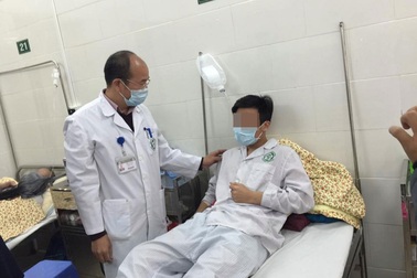 Lo “phát sốt” vì tinh hoàn bị sưng đau