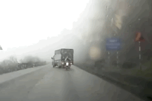 Tai nạn kinh hoàng trên đường đèo vì sương mù